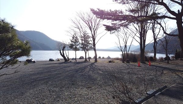 西湖・湖畔キャンプ場